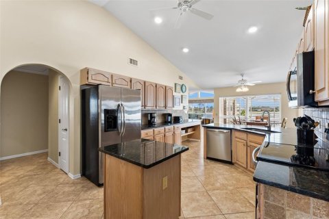 House in Cape Coral, Florida 4 bedrooms, 244.24 sq.m. № 1887058 - photo 6
