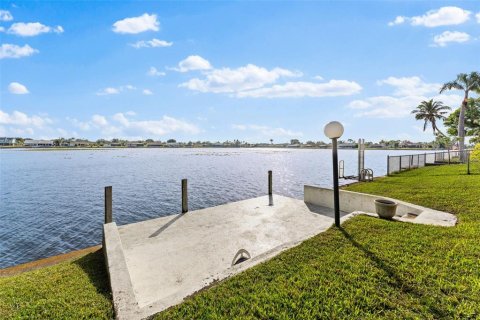House in Cape Coral, Florida 4 bedrooms, 244.24 sq.m. № 1887058 - photo 30