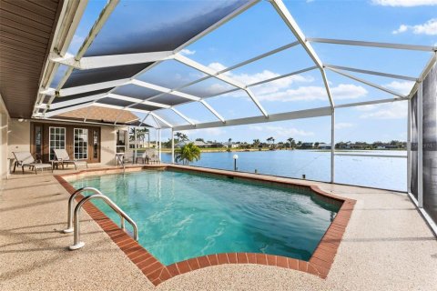 House in Cape Coral, Florida 4 bedrooms, 244.24 sq.m. № 1887058 - photo 26