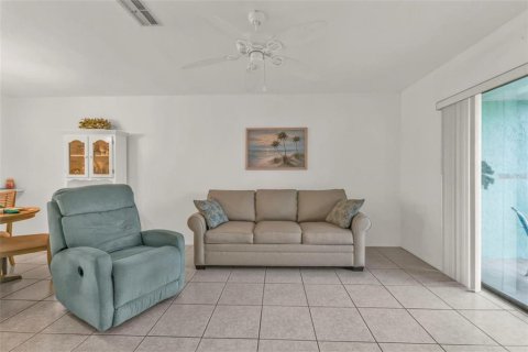 Condominio en alquiler en Punta Gorda, Florida, 2 dormitorios, 82.31 m2 № 1822577 - foto 11