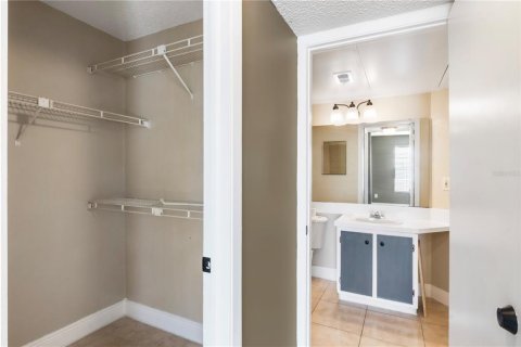 Condo in Orlando, Florida, 1 bedroom  № 2100473 - photo 8