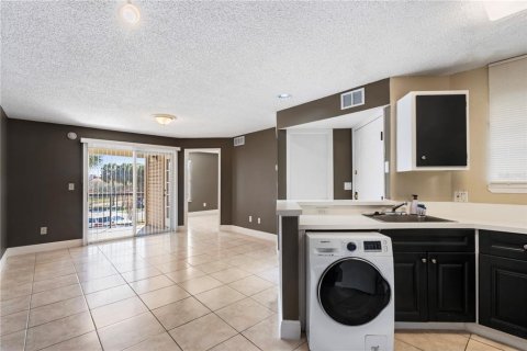 Condo in Orlando, Florida, 1 bedroom  № 2100473 - photo 5