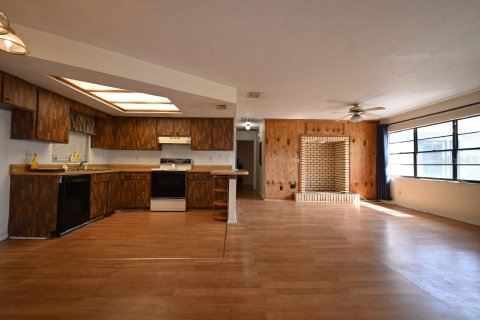 House in Dade City, Florida 5 bedrooms, 221.01 sq.m. № 1308615 - photo 4