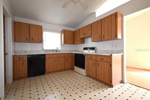 House in Dade City, Florida 5 bedrooms, 221.01 sq.m. № 1308615 - photo 25