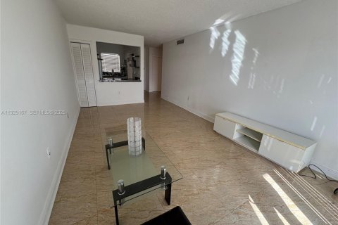 Copropriété à louer à North Miami Beach, Floride: 1 chambre, 61.59 m2 № 1987550 - photo 3
