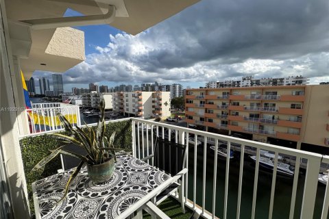 Copropriété à louer à North Miami Beach, Floride: 1 chambre, 61.59 m2 № 1987550 - photo 9