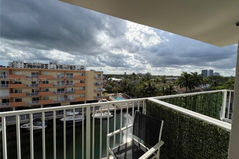 Copropriété à louer à North Miami Beach, Floride: 1 chambre, 61.59 m2 № 1987550 - photo 10