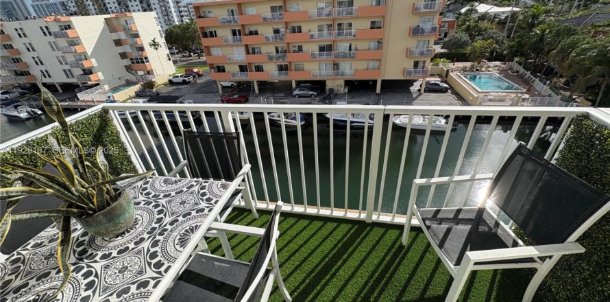 Condo à North Miami Beach, Floride, 1 chambre № 1987550