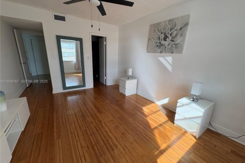 Copropriété à louer à North Miami Beach, Floride: 1 chambre, 61.59 m2 № 1987550 - photo 5