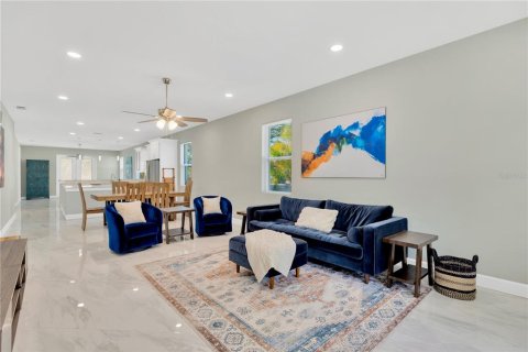 Casa en venta en Saint Petersburg, Florida, 3 dormitorios, 174.66 m2 № 1593078 - foto 4