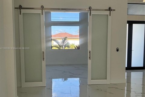 Villa ou maison à louer à Cape Coral, Floride: 3 chambres № 1954545 - photo 4