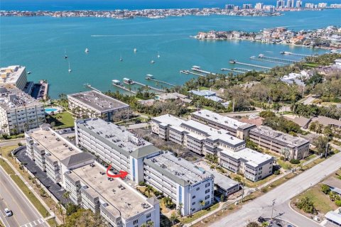 Condominio en alquiler en Belleair Bluffs, Florida, 2 dormitorios, 120.77 m2 № 1866832 - foto 1