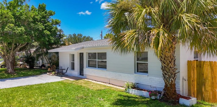 House in Pinellas Park, Florida 3 bedrooms, 119.57 sq.m. № 1827349