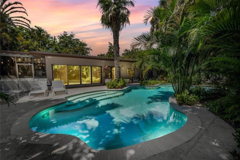 Дом в Майами, Флорида 3 спальни, 246.38м2 № 2052189