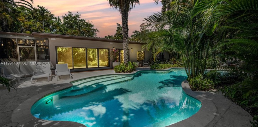 Дом в Майами, Флорида 3 спальни, 246.38м2 № 2052189