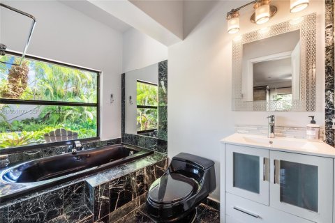 Купить виллу или дом в Майами, Флорида 3 спальни, 246.38м2, № 2052189 - фото 19