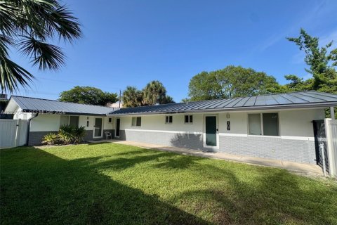 Villa ou maison à louer à Wilton Manors, Floride: 3 chambres, 123.1 m2 № 2264143 - photo 2
