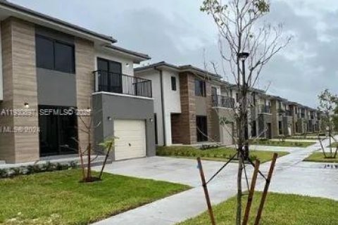 Снять в аренду виллу или дом в Флорида-Сити, Флорида 5 спален, 176.7м2, № 2034491 - фото 3