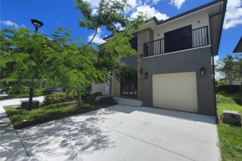 Дом в Флорида-Сити, Флорида 5 спален, 176.7м2 № 2034491