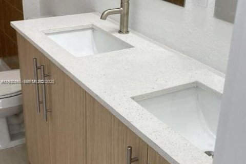 Снять в аренду виллу или дом в Флорида-Сити, Флорида 5 спален, 176.7м2, № 2034491 - фото 18