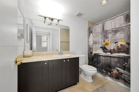 Condo in Coral Gables, Florida, 2 bedrooms  № 1801163 - photo 21