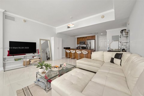 Condo in Coral Gables, Florida, 2 bedrooms  № 1801163 - photo 7