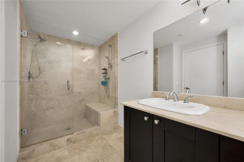 Condo in Coral Gables, Florida, 2 bedrooms  № 1801163 - photo 17