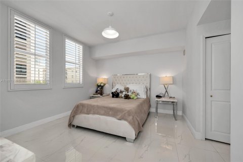 Condo in Coral Gables, Florida, 2 bedrooms  № 1801163 - photo 13