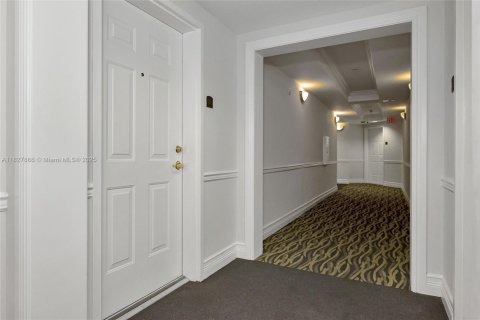 Condo in Coral Gables, Florida, 2 bedrooms  № 1801163 - photo 30