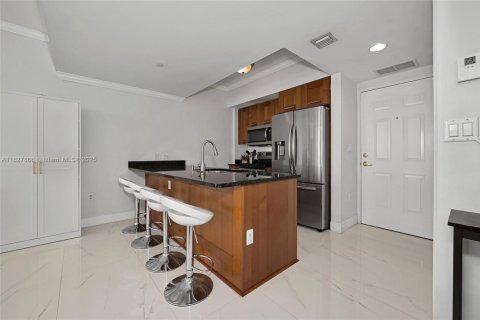Condo in Coral Gables, Florida, 2 bedrooms  № 1801163 - photo 11