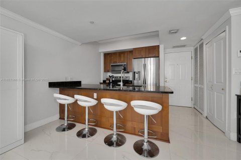 Condo in Coral Gables, Florida, 2 bedrooms  № 1801163 - photo 10