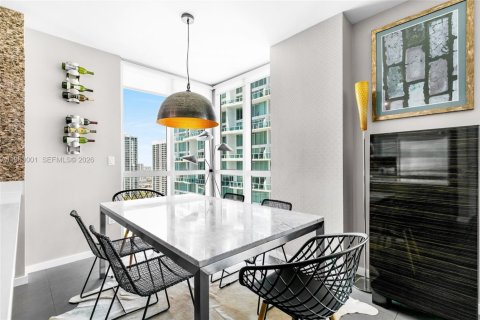 Condo in Miami, Florida, 2 bedrooms  № 2023960 - photo 8
