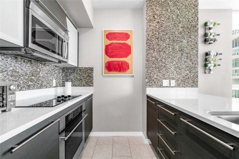 Condo in Miami, Florida, 2 bedrooms  № 2023960 - photo 7