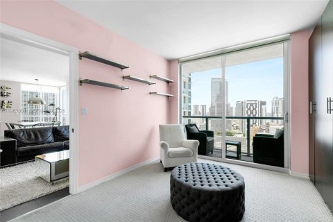 Condo in Miami, Florida, 2 bedrooms  № 2023960 - photo 17