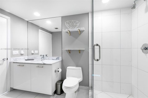 Condo in Miami, Florida, 2 bedrooms  № 2023960 - photo 18