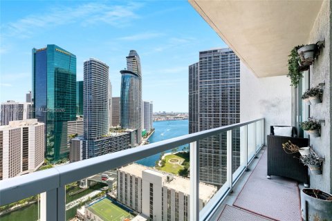 Condo in Miami, Florida, 2 bedrooms  № 2023960 - photo 2