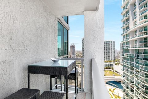 Condo in Miami, Florida, 2 bedrooms  № 2023960 - photo 19