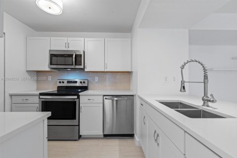 Купить кондоминиум в Майами, Флорида 2 спальни, 84.26м2, № 2090160 - фото 8