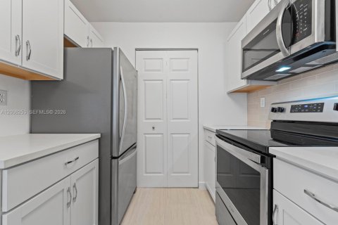 Купить кондоминиум в Майами, Флорида 2 спальни, 84.26м2, № 2090160 - фото 9