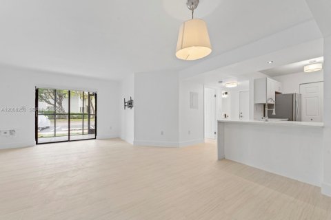 Купить кондоминиум в Майами, Флорида 2 спальни, 84.26м2, № 2090160 - фото 17