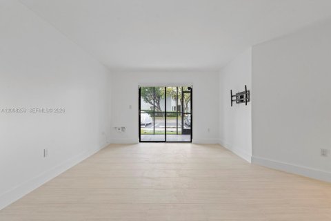 Купить кондоминиум в Майами, Флорида 2 спальни, 84.26м2, № 2090160 - фото 15