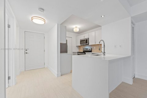 Купить кондоминиум в Майами, Флорида 2 спальни, 84.26м2, № 2090160 - фото 6