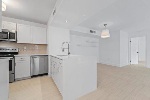 Купить кондоминиум в Майами, Флорида 2 спальни, 84.26м2, № 2090160 - фото 7