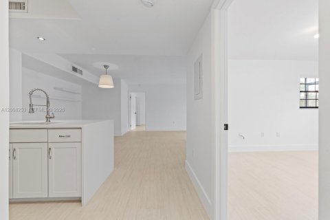 Купить кондоминиум в Майами, Флорида 2 спальни, 84.26м2, № 2090160 - фото 5