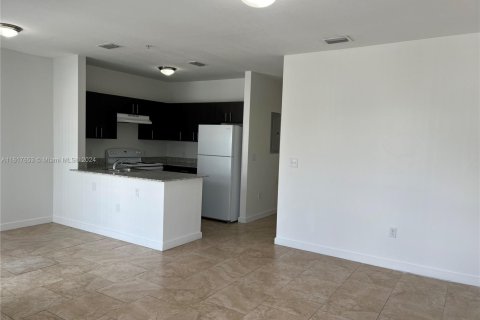 Apartamento en alquiler en Hialeah, Florida, 2 dormitorios, 74.51 m2 № 2054206 - foto 2