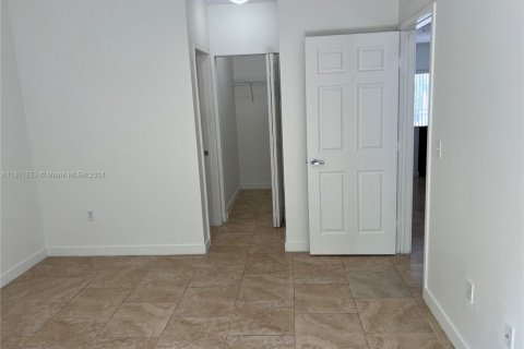 Apartamento en alquiler en Hialeah, Florida, 2 dormitorios, 74.51 m2 № 2054206 - foto 12