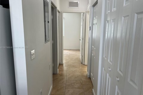 Apartamento en alquiler en Hialeah, Florida, 2 dormitorios, 74.51 m2 № 2054206 - foto 5