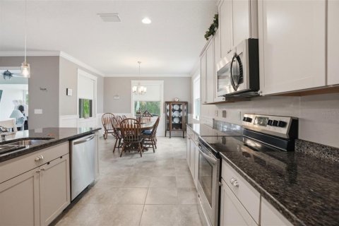 House in Spring Hill, Florida 4 bedrooms, 234.86 sq.m. № 2121603 - photo 21