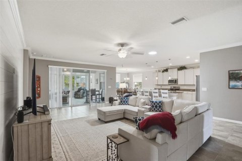 House in Spring Hill, Florida 4 bedrooms, 234.86 sq.m. № 2121603 - photo 12