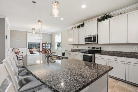 House in Spring Hill, Florida 4 bedrooms, 234.86 sq.m. № 2121603 - photo 22